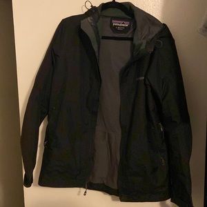 Women’s L Patagonia black rain jacket